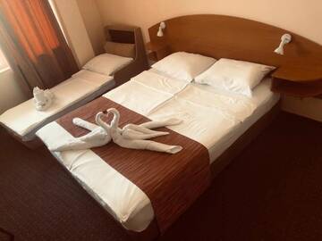 Фото номера Трехместный номер Отель Family Hotel Deja Vu г. Равда 5