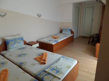 Фото номера Трехместный номер Отель Guesthouse Iceberg г. Равда 2