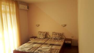 Фото номера Двухместный номер с 1 кроватью Отель Guesthouse Iceberg г. Равда 2
