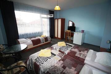 Фото номера Трехместный номер Гостевой дом Zoya Guest House г. Равда 4