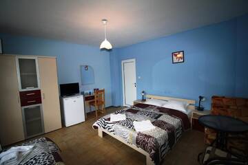 Фото номера Трехместный номер Гостевой дом Zoya Guest House г. Равда 9